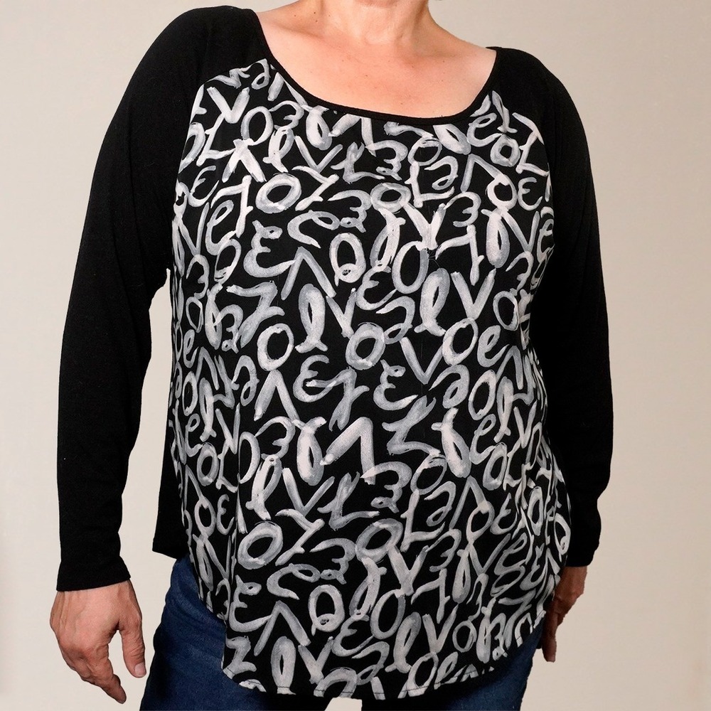 Torrid‎ Artsy Love Graffiti Raglan Top XL 1X 14 16 Black White Mixed Media